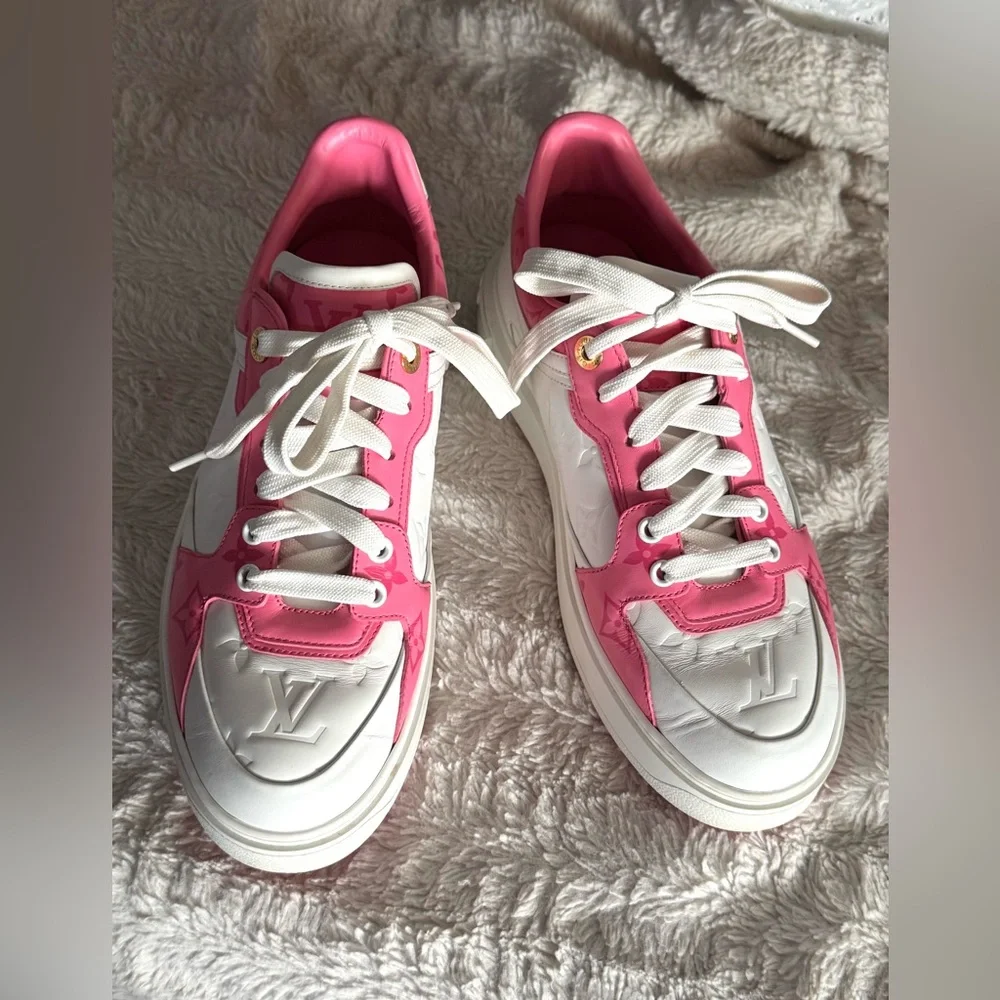 Louis Vuitton Leather Time Out Sneakers